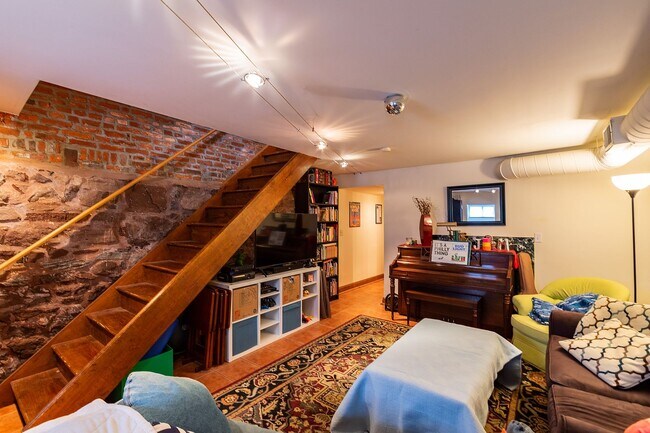 Building Photo - 745 S 20th St