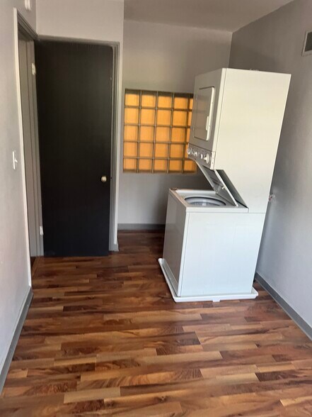 Laundry - 1415 Cass Ave
