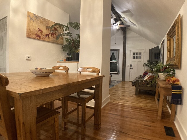 Building Photo - 301 4th St