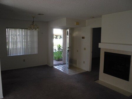 Building Photo - West Mira Mesa 1bed/1bath