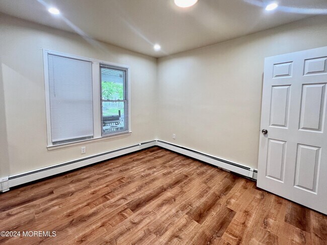 Building Photo - 921 Mattison Ave