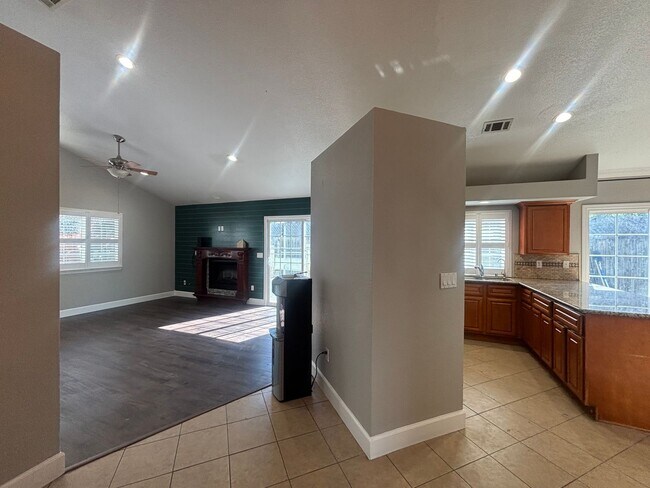 Building Photo - 1150 Buckthorn Ln