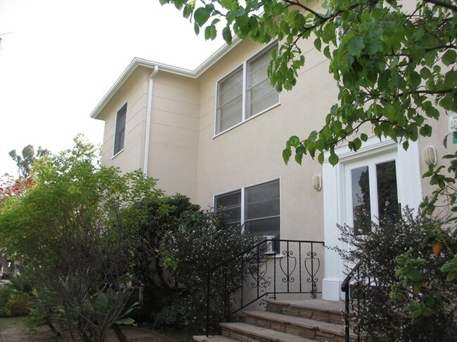 Building Photo - 437-441 San Vicente Blvd