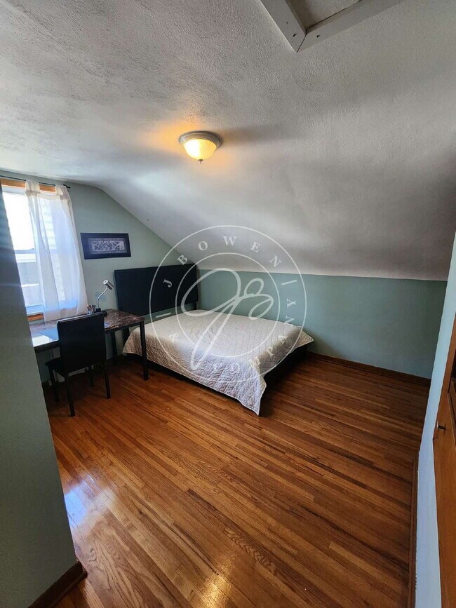 Building Photo - 3 bed 3 bath home for rent near University of Toledo!