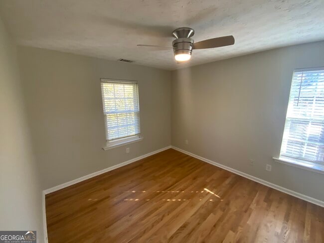 Building Photo - 27 Montgomery St NE