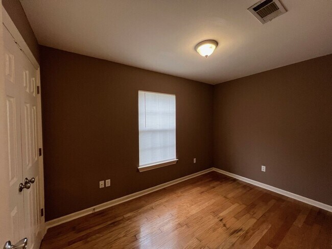 Building Photo - 9240-9250 Lockhart Rd