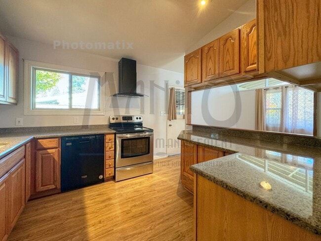 Building Photo - Clean & Quiet Northside Home