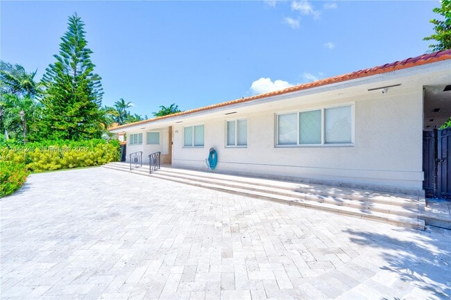 Building Photo - 773 Woodcrest Rd