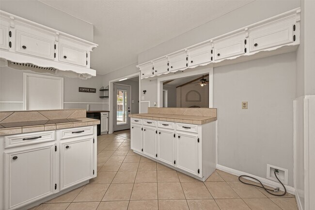 Building Photo - 13418 Paradise Valley Dr