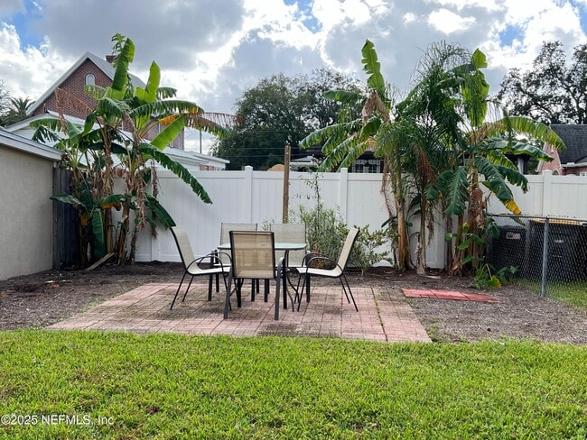 Building Photo - 1046 Riviera St