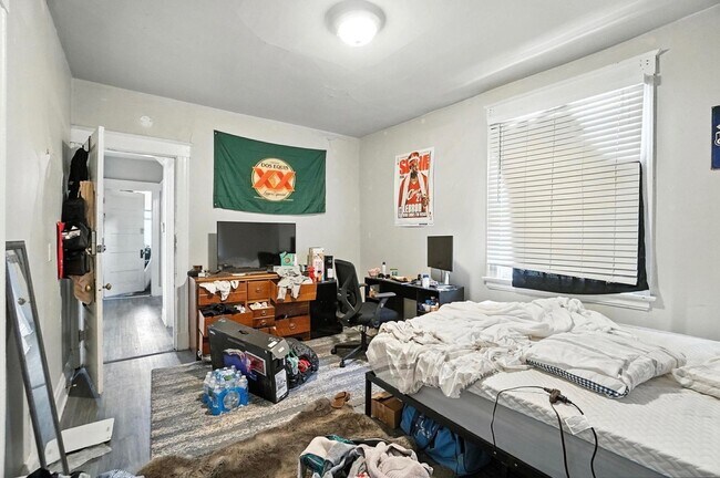 Building Photo - 7 bed/3.5 bath on Atkinson, Mins. from UC for Only $600/pp ($4200/mo)!