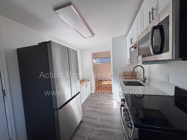 Building Photo - Downtown Roseville - 2 Bed, 1 Bath - Single Level Bungalow - Landscaping, Internet, and Utilities...