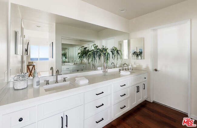 Building Photo - 18111 W Coastline Dr