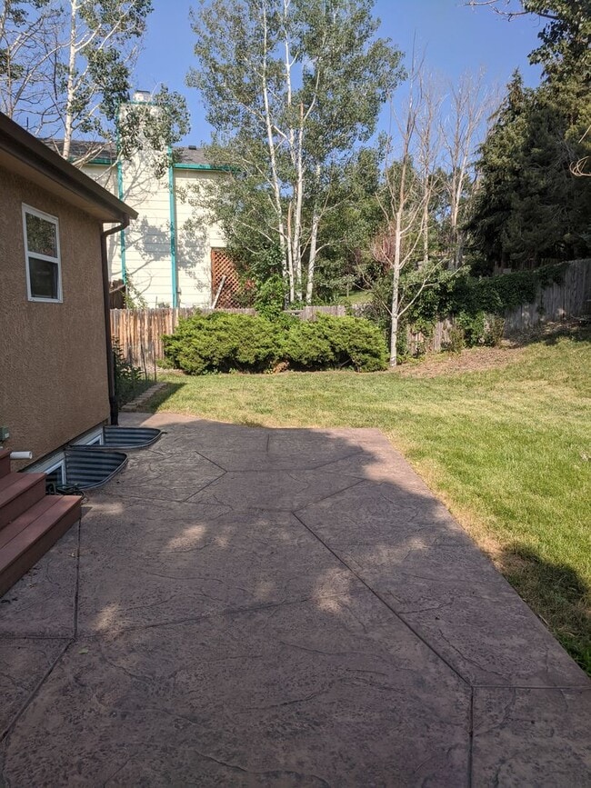 Building Photo - 5511 Old Farm Cir E