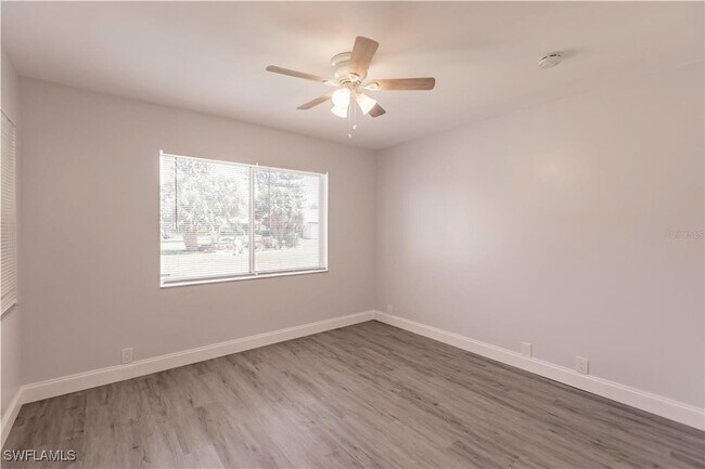 Building Photo - 2615 6th St W