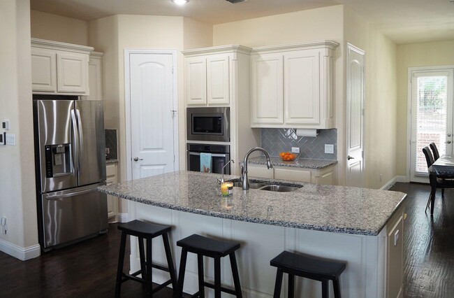 Building Photo - 3 Bed - 2.5 Bath Townhome in Flower Mound ...