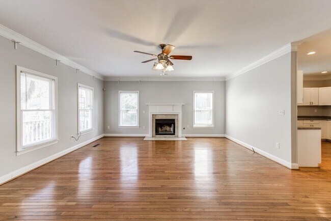 Building Photo - 105 Vanira Ave SE
