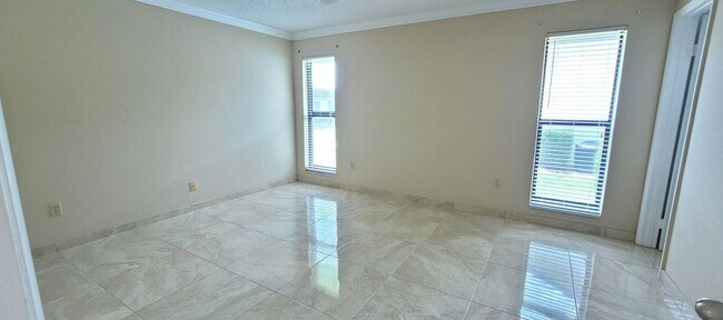 Building Photo - 6060 Baywood Ln