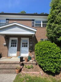 Building Photo - Incredible location! Fidelity Court offers...