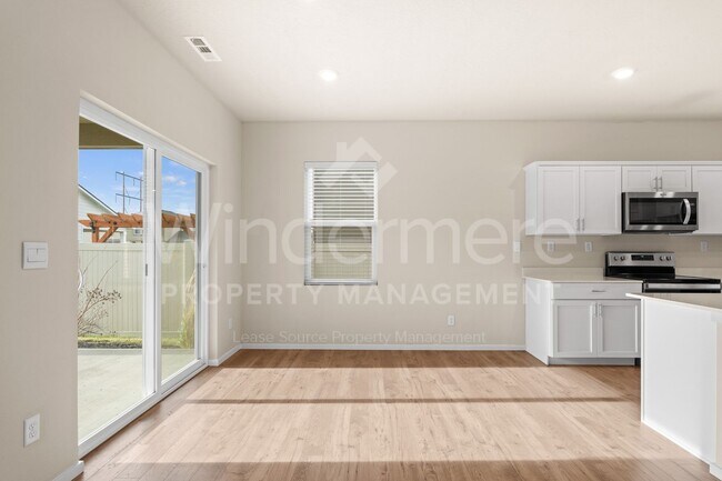 Building Photo - Welcome to this stunning 4-bedroom, 2-bathroom home located in the heart of Spokane, WA.