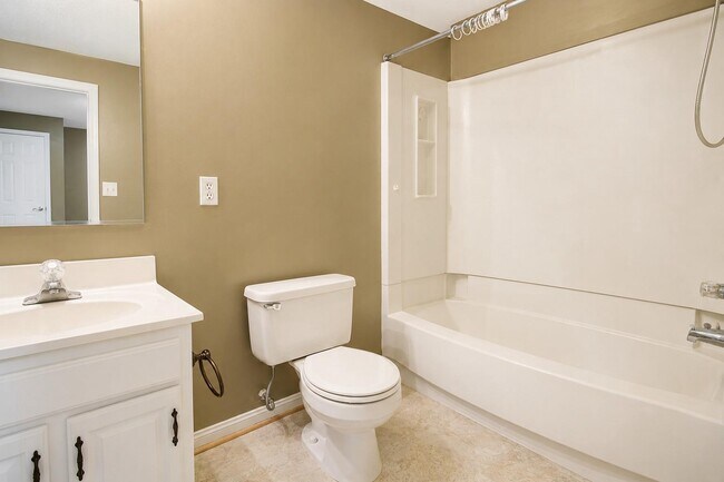 Building Photo - 501 Emily Ln