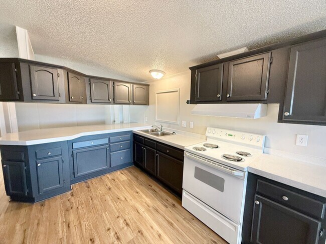 Building Photo - 2845 E 14th St