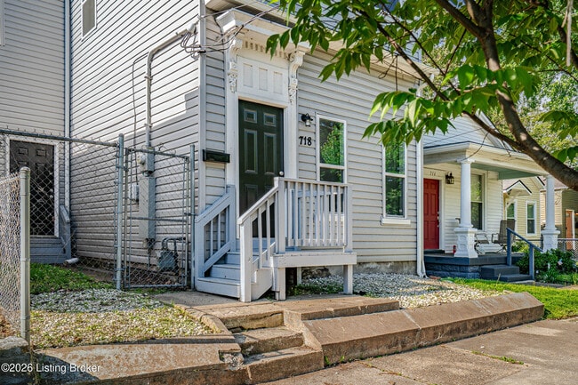 Building Photo - 718 Camp St