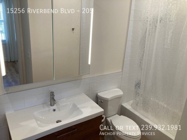 Building Photo - 15256 Riverbend Blvd