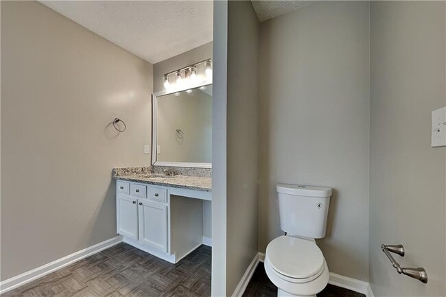 Building Photo - 405 Aristocrat Dr SW