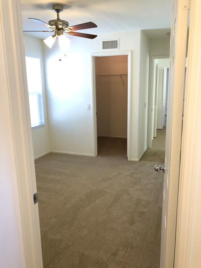 Building Photo - CHARMING 3 BR/2.5 BATH  " TWELVE PICKET LA...
