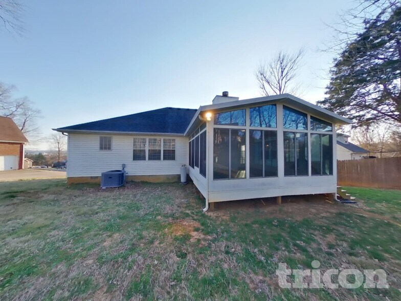 Building Photo - 2103 Academy Way