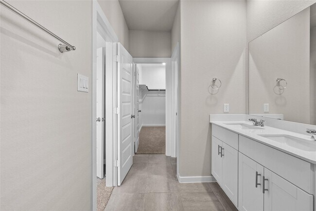 Building Photo - 594 Avisa Dr