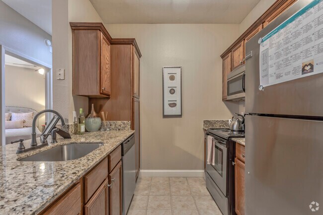 1BR, 1BA - 653 SF Manchester - Kitchen - The Reserve at North Dallas