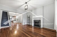 Building Photo - Charming Townhouse with Central AC and Great Location!