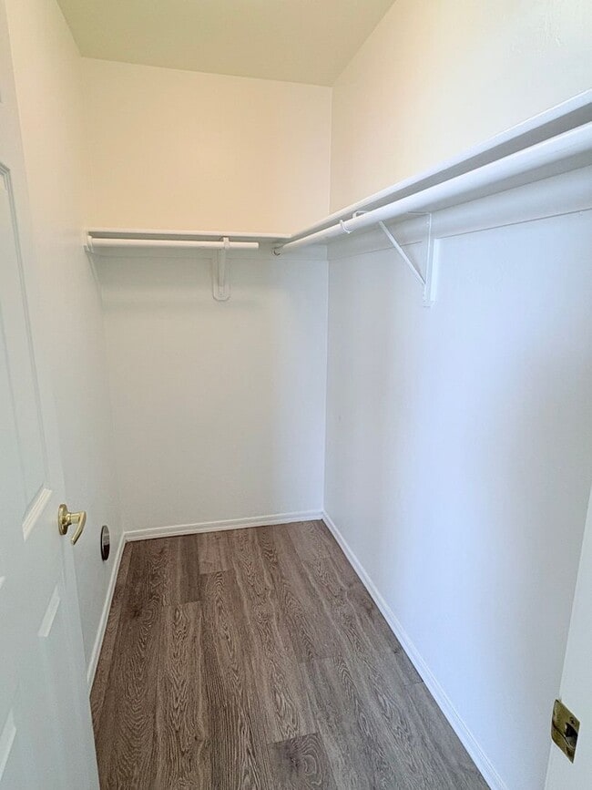 Building Photo - Lovely 3 Bedroom House!