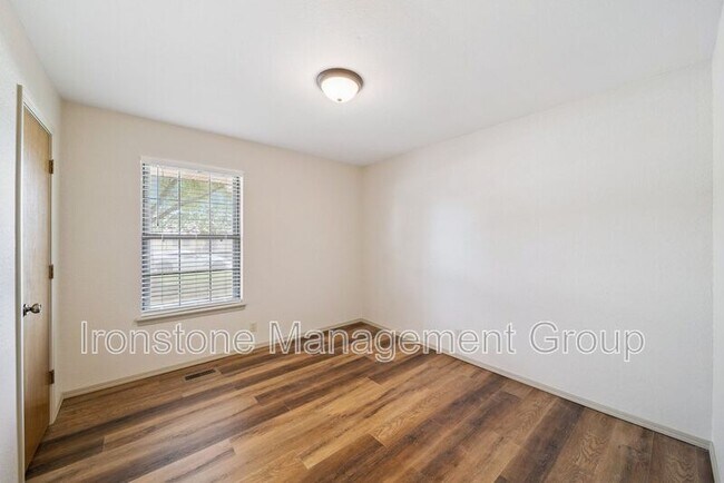 Building Photo - 8405 S Kalanchoe Ave