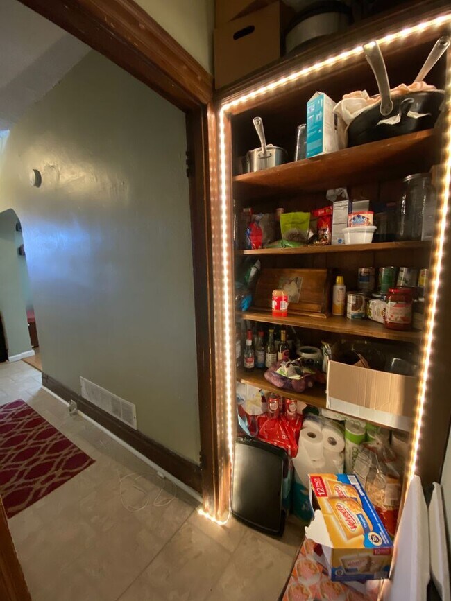 Building Photo - 405 Edgemont St