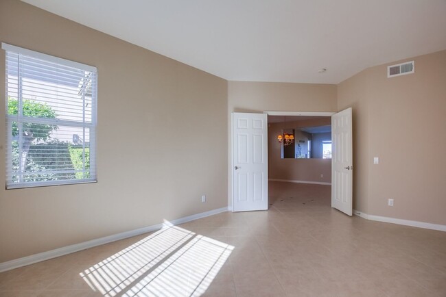 Building Photo - Spacious Rosemont 4-bedroom with Loft, and...