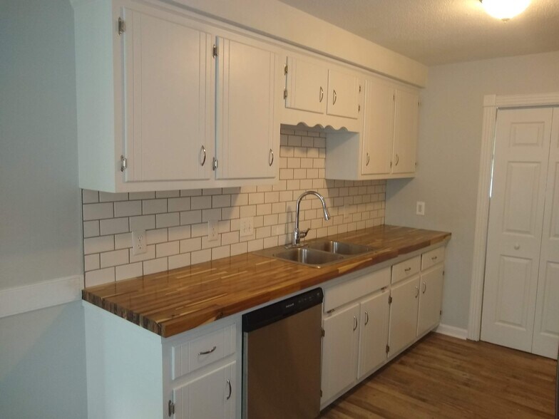Kitchen - 967 may Apple dr