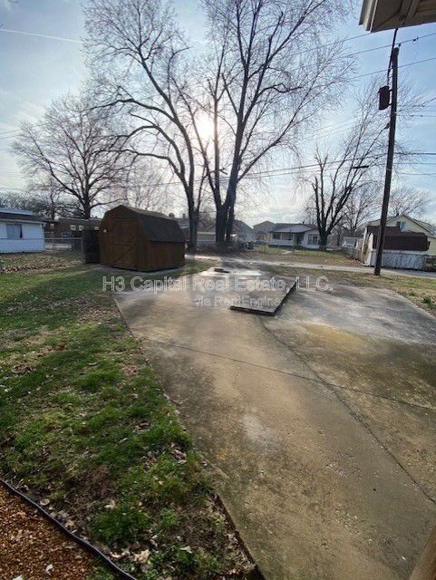 Building Photo - 2818 Yale Dr