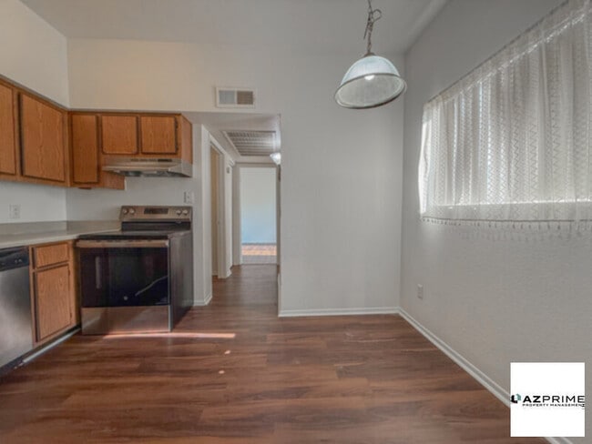Building Photo - Experience the charm of this Inviting 1/1 ...