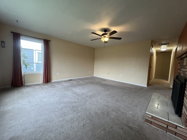 Primary Photo - 1345 SE Madison St