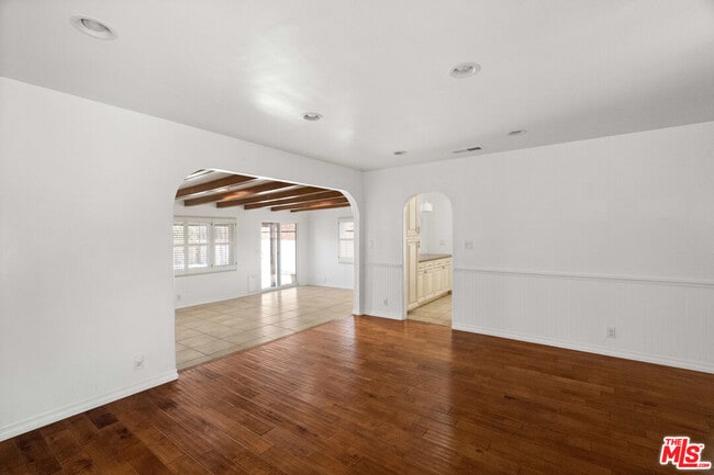 Building Photo - 5227 Etheldo Ave