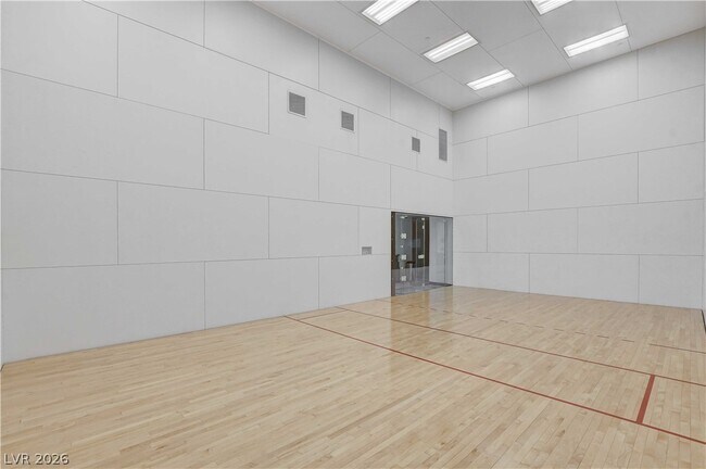 Building Photo - 2700 S Las Vegas Blvd