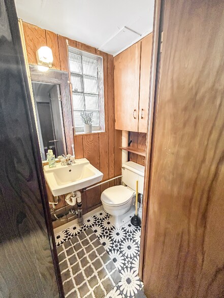 Building Photo - 208 2nd St S