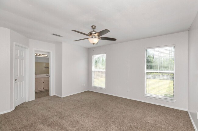 Building Photo - NO JUNE RENT!!!!!! 300 off July Rent...tou...