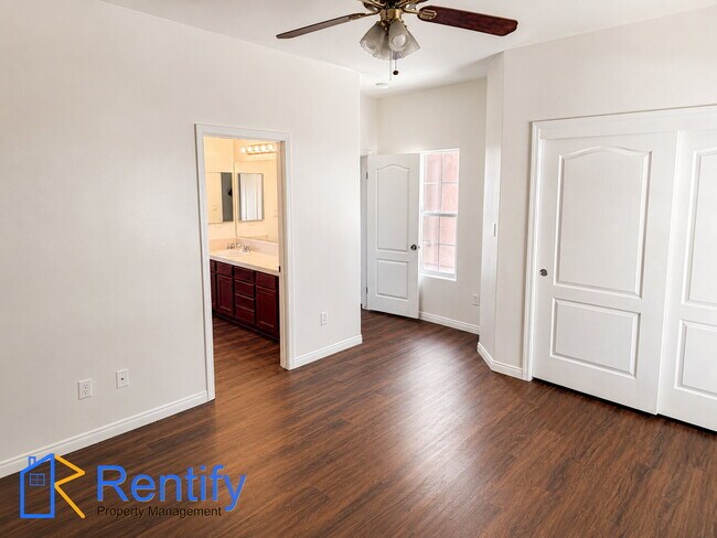 Building Photo - 4 bed, 2.5 bath home in NW Bakersfield - Gardener included