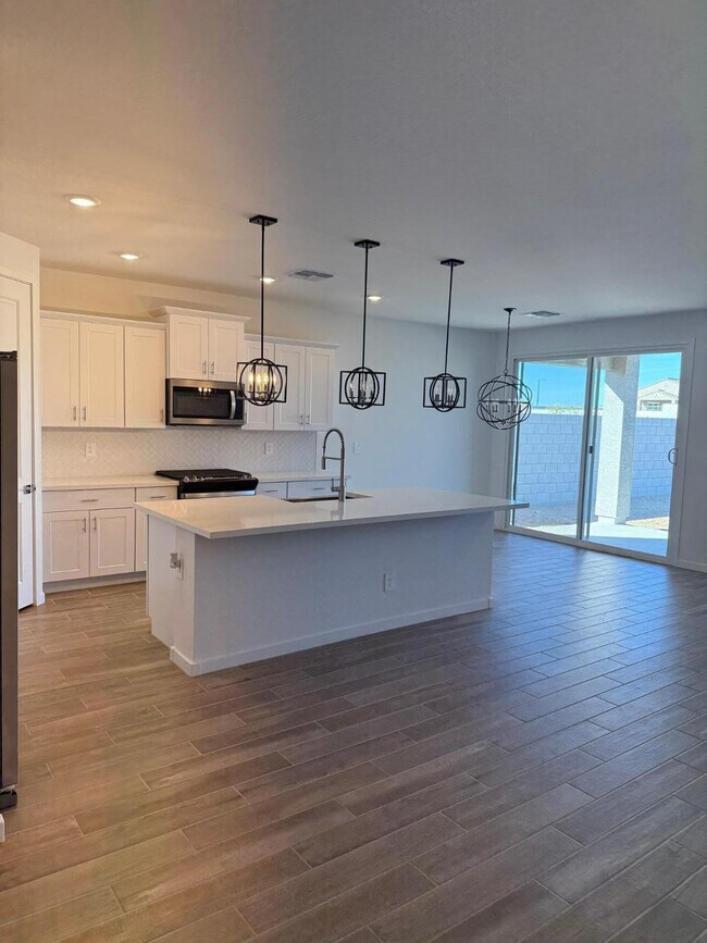 Building Photo - 17816 W Coolidge St