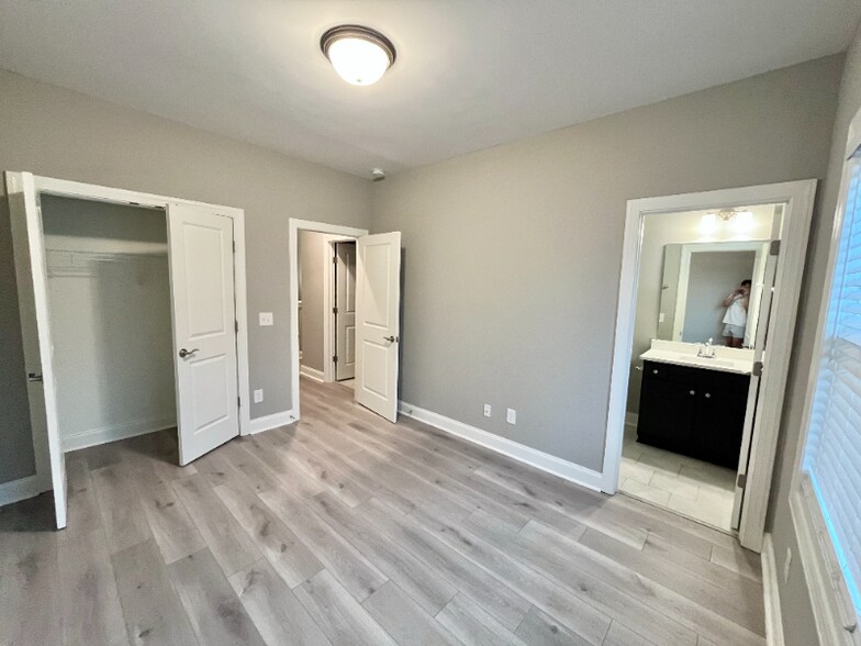 Building Photo - 465 Portsdale Dr