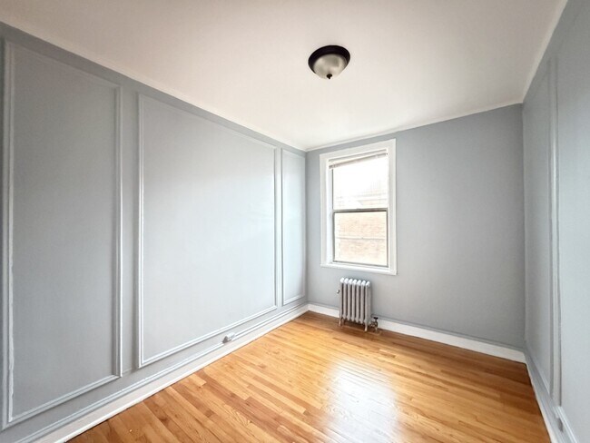 Building Photo - 1369 W Estes Ave